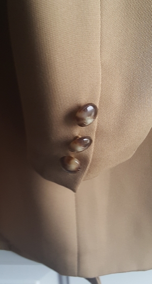 ---Donna Toran Vtg Tan 2pc suit - Picture 7 of 8